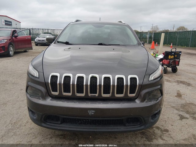1C4PJLCBXHW586287 Jeep Cherokee Latitude Fwd