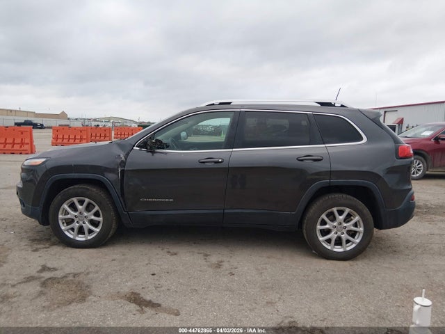 1C4PJLCBXHW586287 Jeep Cherokee Latitude Fwd