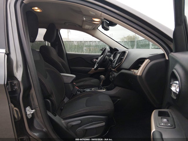 1C4PJLCBXHW586287 Jeep Cherokee Latitude Fwd