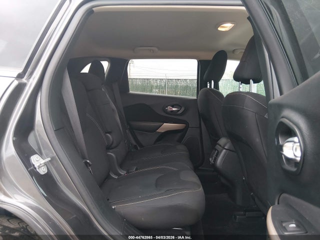 1C4PJLCBXHW586287 Jeep Cherokee Latitude Fwd