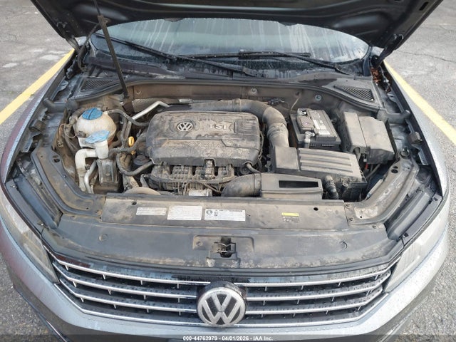 1VWAT7A39HC011261 Volkswagen Passat 1.8t S