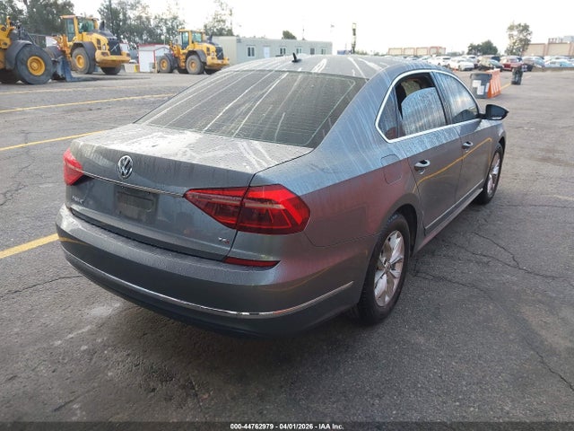 1VWAT7A39HC011261 Volkswagen Passat 1.8t S