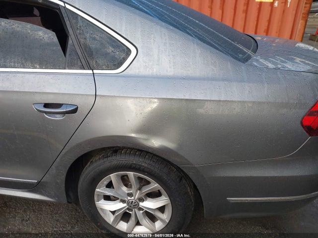 1VWAT7A39HC011261 Volkswagen Passat 1.8t S