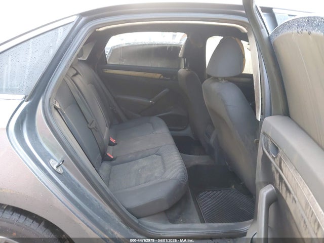 1VWAT7A39HC011261 Volkswagen Passat 1.8t S