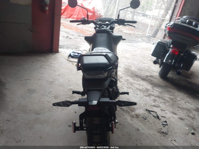 44763003 :رقم المزاد ، MD2JUJ401RN212456 vin ، 2024 Husqvarna Vitpilen 401/svartpilen 401 مزاد بيع