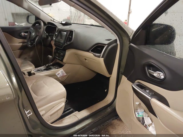 44763088 :رقم المزاد ، 1C4PJLCB0KD348354 vin ، 2019 Jeep Cherokee Latitude Fwd مزاد بيع