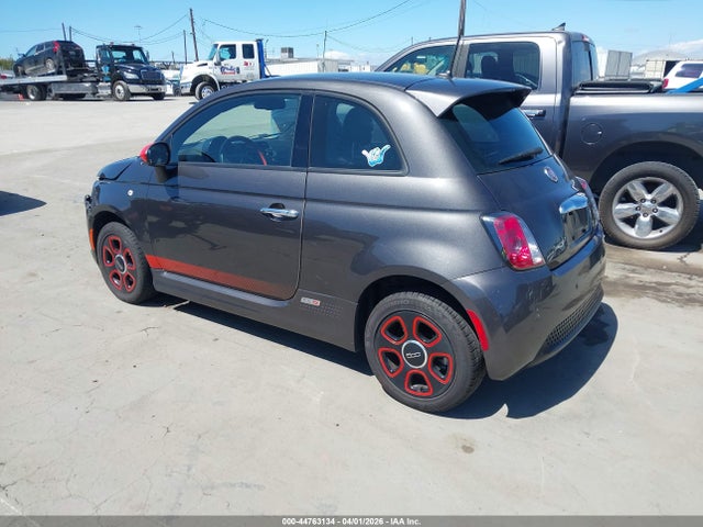 2015 FIAT 500E 3C3CFFGEXFT709695 Photo 2