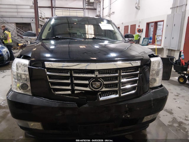 44763194 :رقم المزاد ، 1GYS4JEF7BR190453 vin ، 2011 Cadillac Escalade Esv Premium مزاد بيع