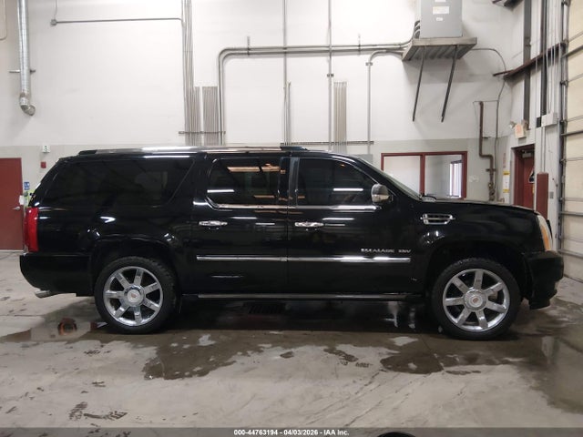 44763194 :رقم المزاد ، 1GYS4JEF7BR190453 vin ، 2011 Cadillac Escalade Esv Premium مزاد بيع