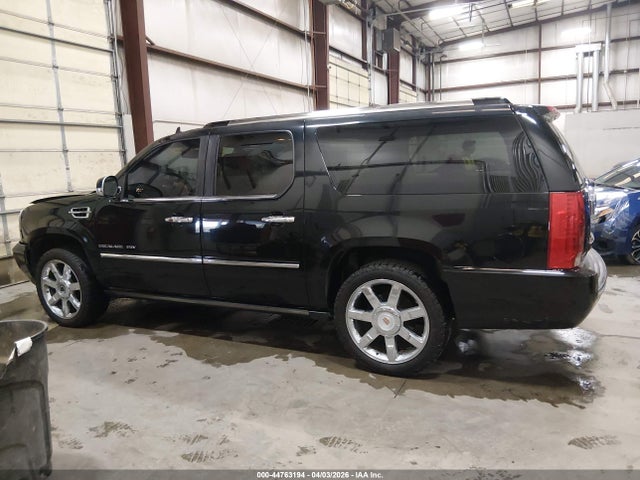 44763194 :رقم المزاد ، 1GYS4JEF7BR190453 vin ، 2011 Cadillac Escalade Esv Premium مزاد بيع