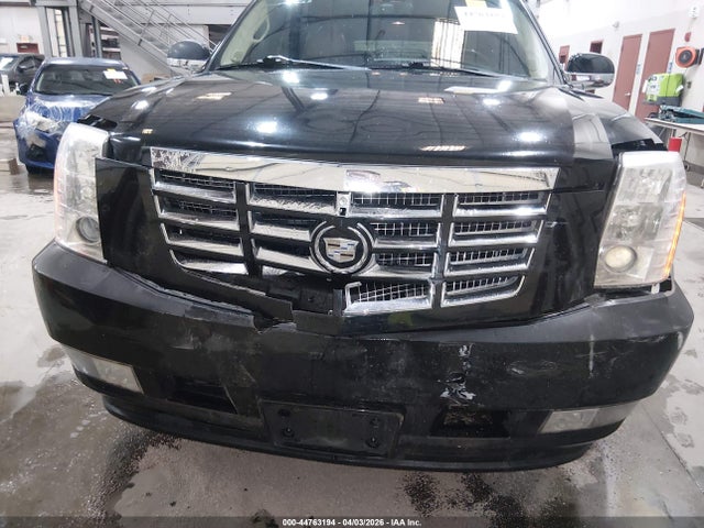 44763194 :رقم المزاد ، 1GYS4JEF7BR190453 vin ، 2011 Cadillac Escalade Esv Premium مزاد بيع