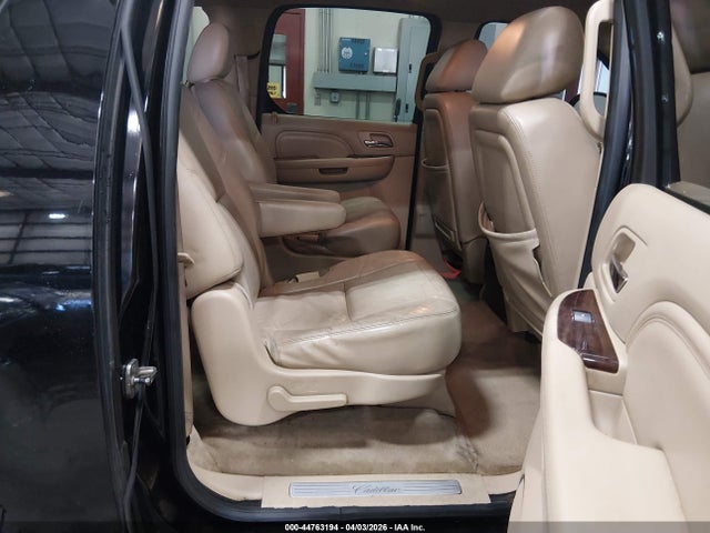 44763194 :رقم المزاد ، 1GYS4JEF7BR190453 vin ، 2011 Cadillac Escalade Esv Premium مزاد بيع