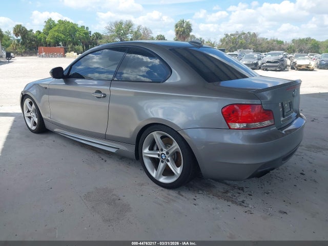2011 BMW 135I WBAUC9C52BVM10824 Photo 2