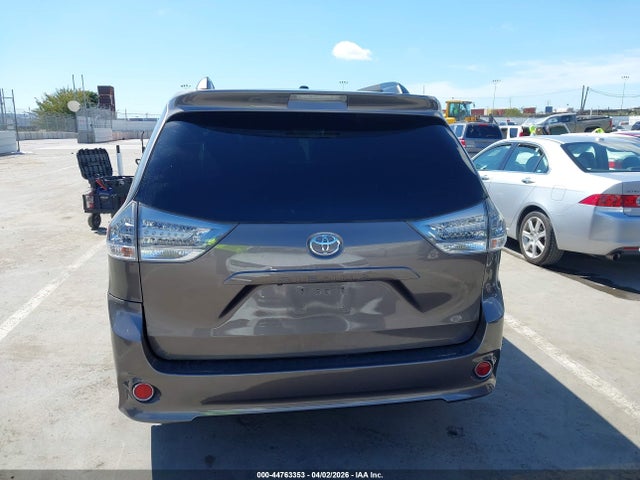 5TDXK3DC9FS636453 Toyota Sienna Se 8 Passenger