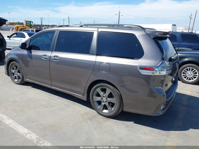 2015 TOYOTA SIENNA 5TDXK3DC9FS636453 Photo 2