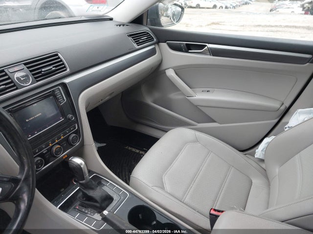 Aukcja sprzedaży 2017 Volkswagen Passat 1.8t R-line, vin: 1VWDT7A36HC079434, numer aukcji: 44763399