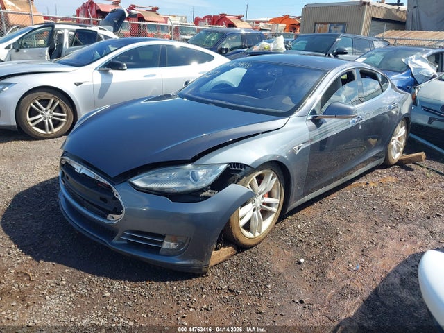 2015 Tesla Model S 85d/p85d მანქანა იყიდება აუქციონზე, vin: 5YJSA1H45FF083955, აუქციონის ნომერი: 44763416