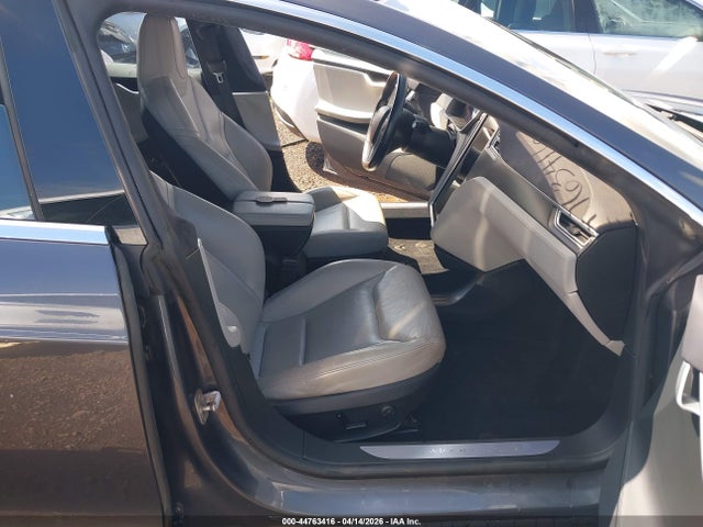 2015 Tesla Model S 85d/p85d მანქანა იყიდება აუქციონზე, vin: 5YJSA1H45FF083955, აუქციონის ნომერი: 44763416