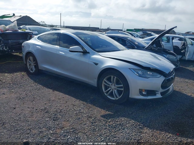 2013 Tesla Model S მანქანა იყიდება აუქციონზე, vin: 5YJSA1AC8DFP10890, აუქციონის ნომერი: 44763426