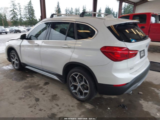 2018 BMW X1 WBXHT3C37J5L27391 Photo 2