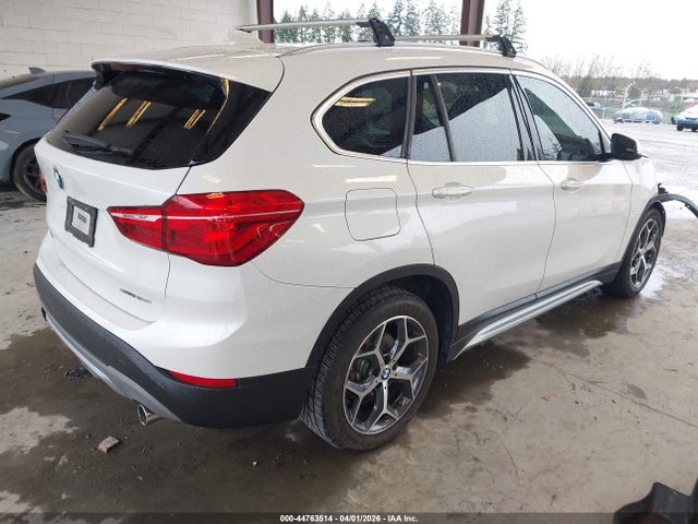 2018 BMW X1 WBXHT3C37J5L27391 Photo 3