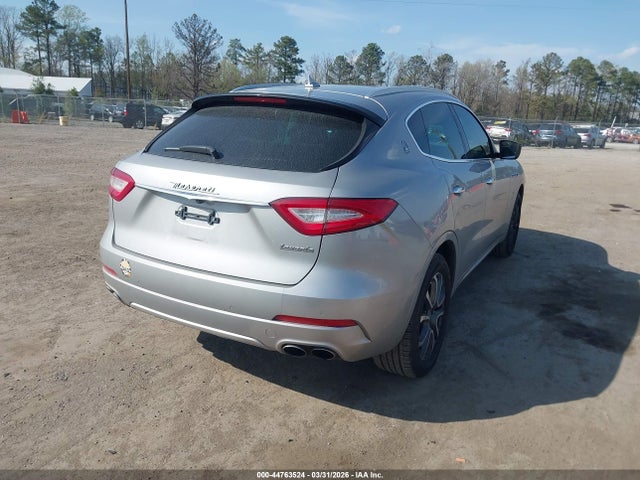 2017 MASERATI LEVANTE ZN661XUL1HX199338 Photo 3