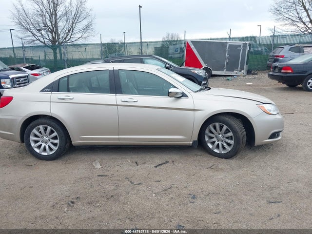 44763788 :رقم المزاد ، 1C3CCBCG2DN632861 vin ، 2013 Chrysler 200 Limited مزاد بيع
