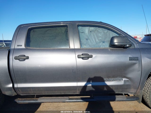 Aukcja sprzedaży 2017 Toyota Tundra Sr5 5.7l V8, vin: 5TFDW5F17HX620196, numer aukcji: 44763818