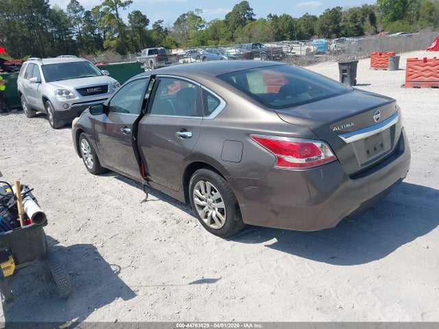 2015 Nissan Altima 2.5/2.5 S/2.5 Sl/2.5 Sv მანქანა იყიდება აუქციონზე, vin: 1N4AL3AP5FN300949, აუქციონის ნომერი: 44763829