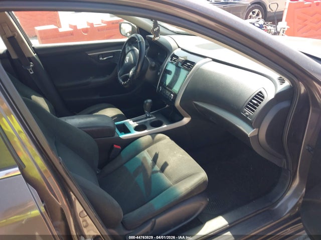 2015 Nissan Altima 2.5/2.5 S/2.5 Sl/2.5 Sv მანქანა იყიდება აუქციონზე, vin: 1N4AL3AP5FN300949, აუქციონის ნომერი: 44763829