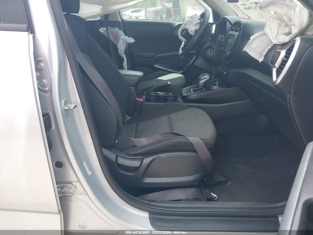 2021 Kia Soul S მანქანა იყიდება აუქციონზე, vin: KNDJ23AU0M7774960, აუქციონის ნომერი: 44763969