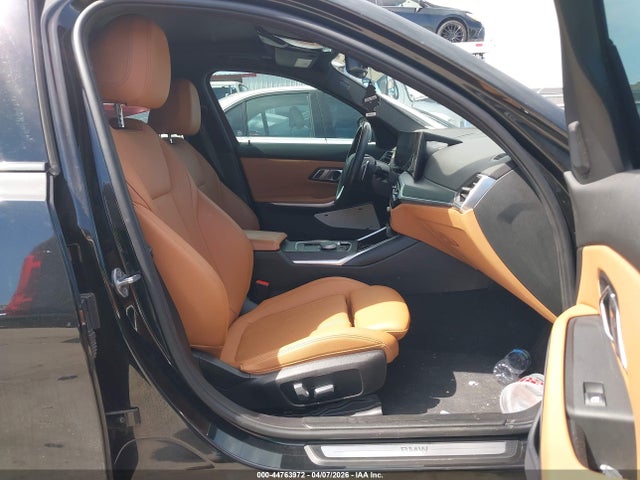 44763972 :رقم المزاد ، 3MW69FF01P8D26896 vin ، 2023 Bmw 330i مزاد بيع
