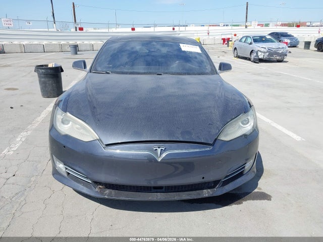 2015 Tesla Model S 85d/p85d მანქანა იყიდება აუქციონზე, vin: 5YJSA1H42FF080995, აუქციონის ნომერი: 44763979