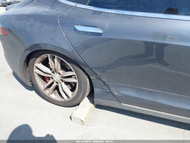 2015 TESLA MODEL S 5YJSA1H42FF080995 Photo 5