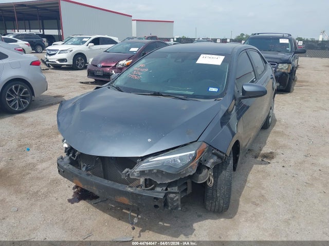 44764047 :رقم المزاد ، 5YFBURHE7JP779325 vin ، 2018 Toyota Corolla Le مزاد بيع