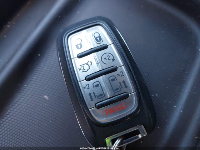 2017 Chrysler Pacifica Touring-l მანქანა იყიდება აუქციონზე, vin: 2C4RC1BG2HR638105, აუქციონის ნომერი: 44764069
