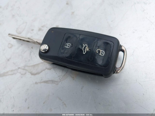 2013 Volkswagen Passat 2.5l Se მანქანა იყიდება აუქციონზე, vin: 1VWBP7A39DC073259, აუქციონის ნომერი: 44764098