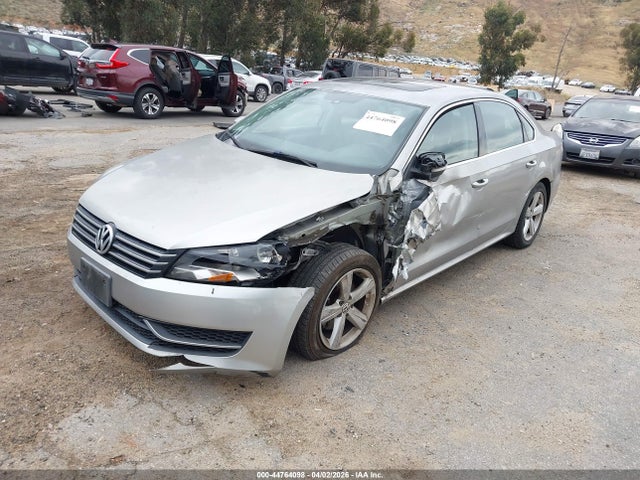 2013 Volkswagen Passat 2.5l Se მანქანა იყიდება აუქციონზე, vin: 1VWBP7A39DC073259, აუქციონის ნომერი: 44764098
