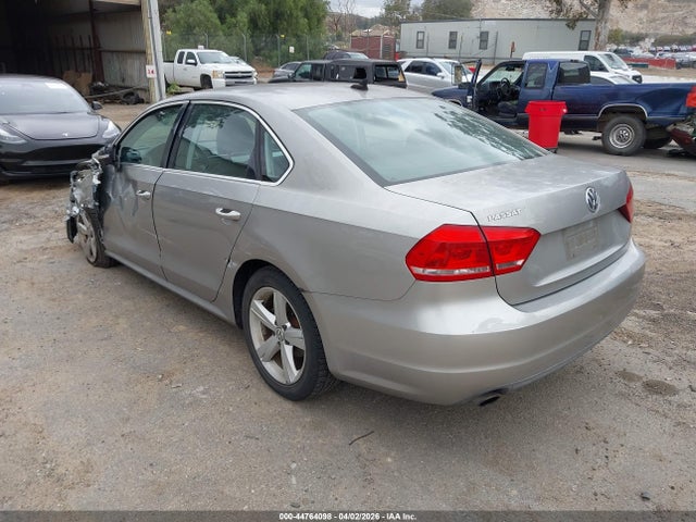 2013 Volkswagen Passat 2.5l Se მანქანა იყიდება აუქციონზე, vin: 1VWBP7A39DC073259, აუქციონის ნომერი: 44764098