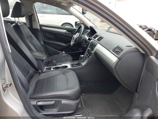 2013 Volkswagen Passat 2.5l Se მანქანა იყიდება აუქციონზე, vin: 1VWBP7A39DC073259, აუქციონის ნომერი: 44764098