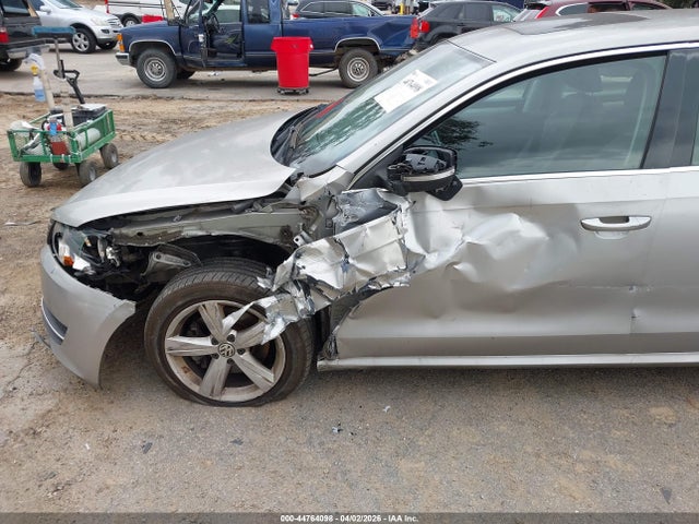 2013 Volkswagen Passat 2.5l Se მანქანა იყიდება აუქციონზე, vin: 1VWBP7A39DC073259, აუქციონის ნომერი: 44764098