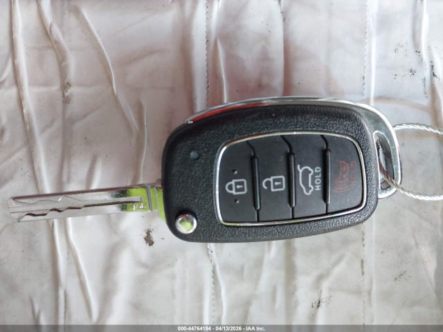 KM8J33A42GU177257 Hyundai TUCSON SE