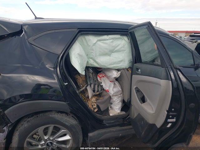 KM8J33A42GU177257 Hyundai TUCSON SE