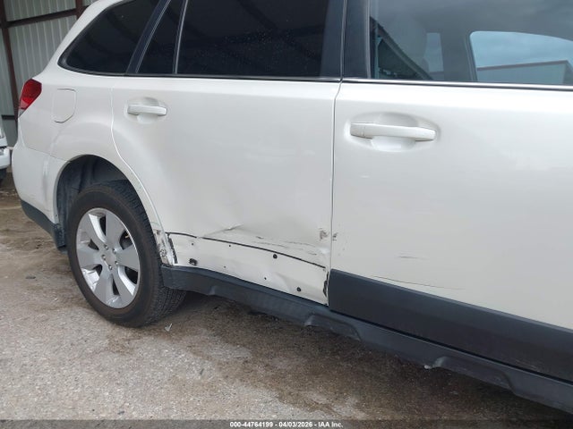 44764199 :رقم المزاد ، 4S4BRCBC3A3385010 vin ، 2010 Subaru Outback 2.5i Premium مزاد بيع