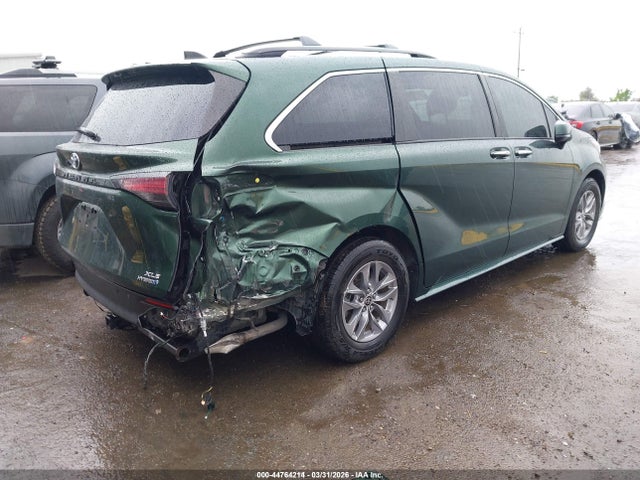 5TDJSKFCXMS034459 Toyota SIENNA XLE