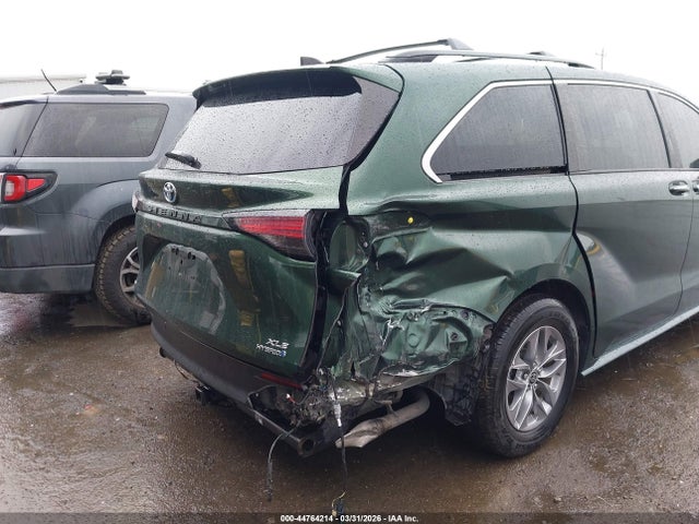 5TDJSKFCXMS034459 Toyota SIENNA XLE