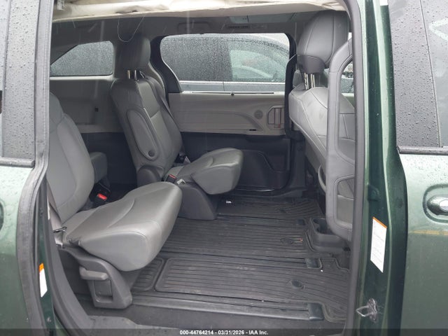 5TDJSKFCXMS034459 Toyota SIENNA XLE