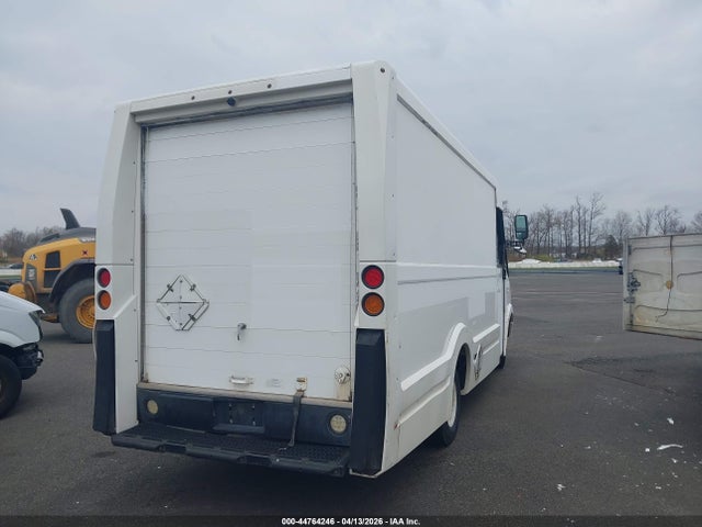 44764246 :رقم المزاد ، JALB4T17XD7W00353 vin ، 2013 Isuzu Commercial Van مزاد بيع