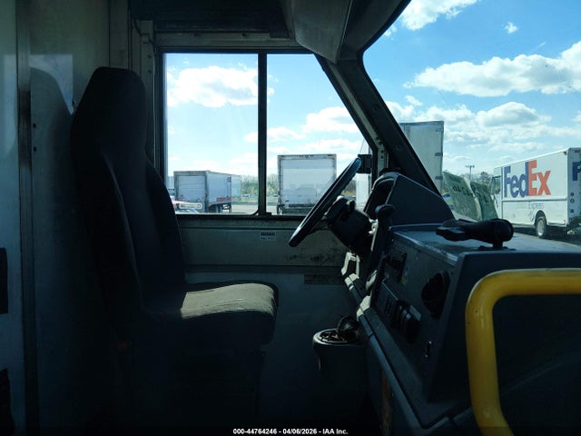 44764246 :رقم المزاد ، JALB4T17XD7W00353 vin ، 2013 Isuzu Commercial Van مزاد بيع