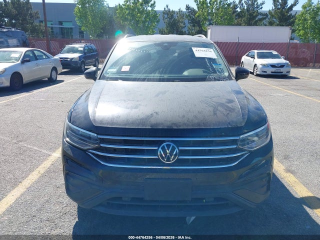 2022 Volkswagen Tiguan 2.0t Se მანქანა იყიდება აუქციონზე, vin: 3VV3B7AX7NM104857, აუქციონის ნომერი: 44764256